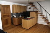 Kuchyň a samonosné schody
